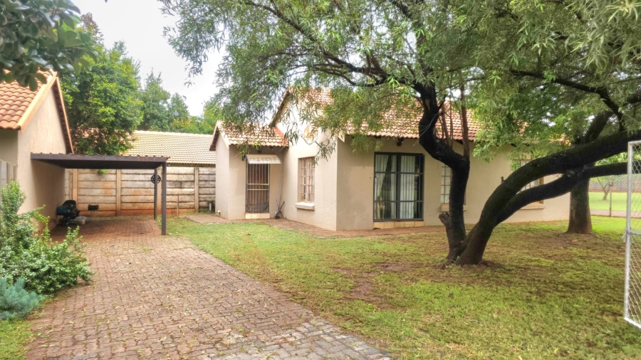 To Let 2 Bedroom Property for Rent in Melodie North West